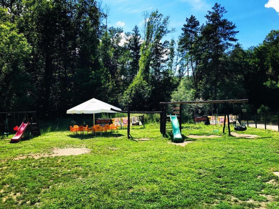 مبيت وإفطار ريشيتسا House In The Woods المظهر الخارجي الصورة
